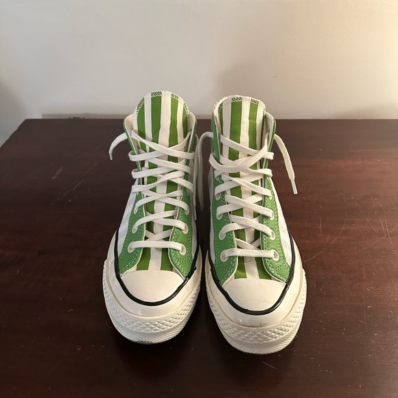 Converse size 8 Women’s NEVER WORN - Picture 2 of 5